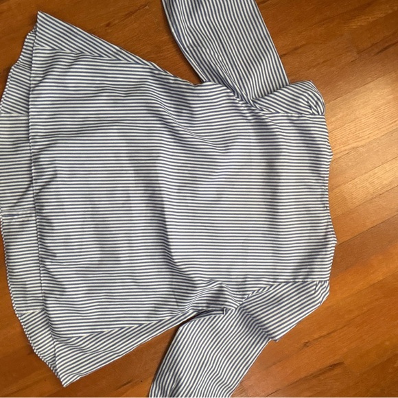 Tuckernuck 3/4 Sleeve Navy and White Striped Blouse - Picture 4 of 4